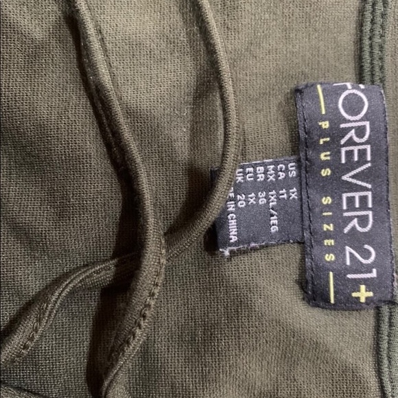 This is a forever 21 1x cock tail style dress - Picture 1 of 4